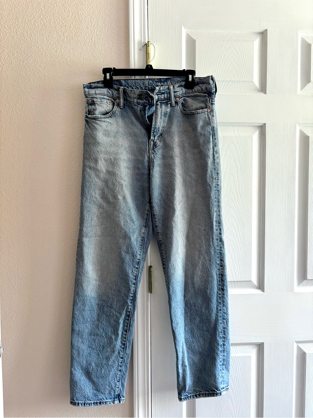 American Eagle Women's Mom Jeans High Rise Light Wash Blue Denim 5-Pocket 30x32